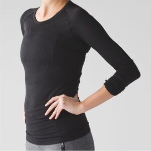 Lululemon Swiftly Tech Long Sleeved Crew in Black - size 6 - LS Tee Shirt